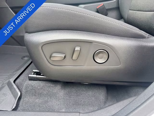 2026 Summit White Chevrolet Traverse LT FWD SUV