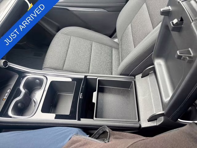 2026 Summit White Chevrolet Traverse LT FWD SUV