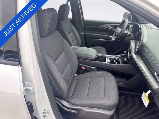 2026 Summit White Chevrolet Traverse LT FWD SUV