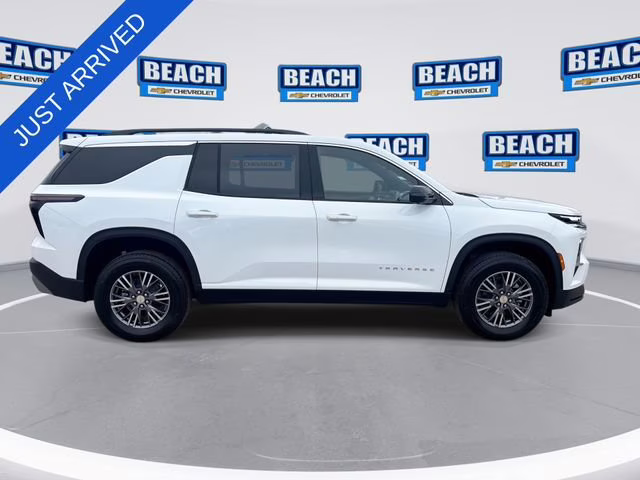 2026 Summit White Chevrolet Traverse LT FWD SUV