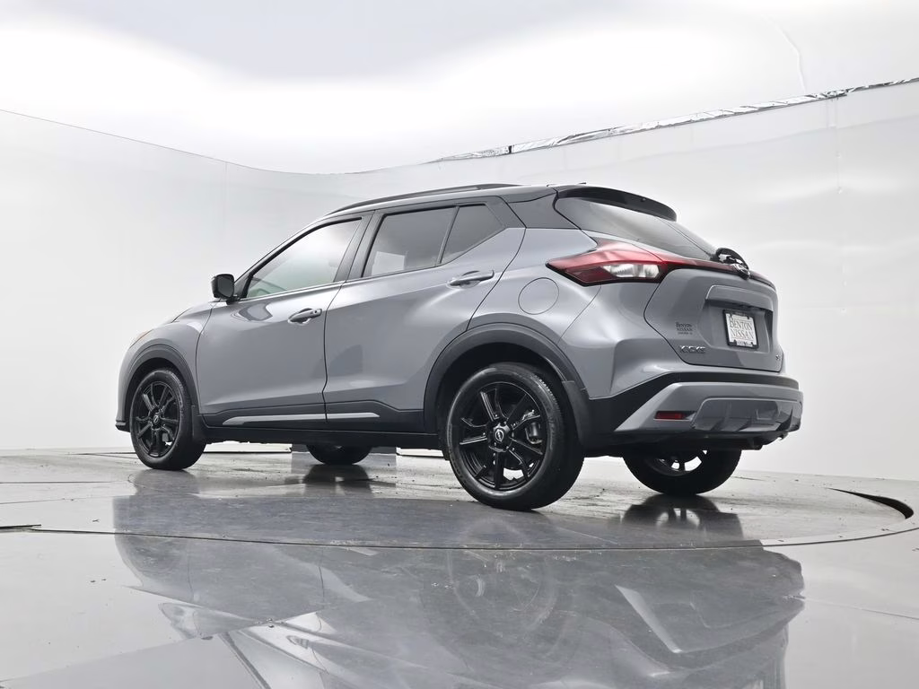 2024 Gray/Super Black Nissan Kicks SR FWD SUV