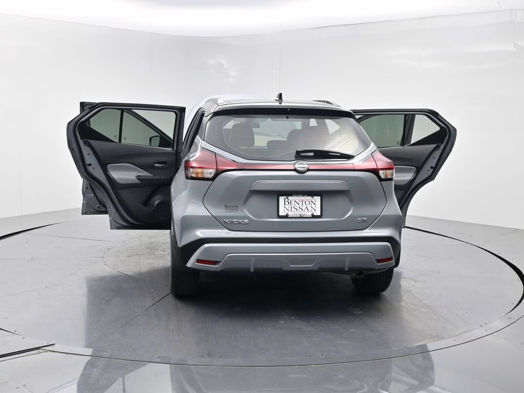 2024 Gray/Super Black Nissan Kicks SR FWD SUV