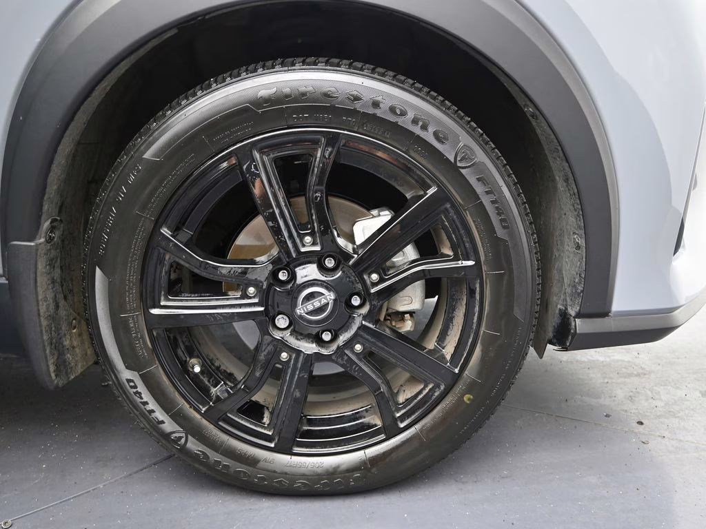 2024 Gray/Super Black Nissan Kicks SR FWD SUV