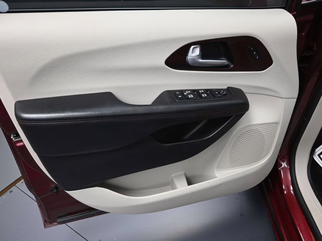 2018 Velvet Red Pearlcoat Chrysler Pacifica Limited FWD Van
