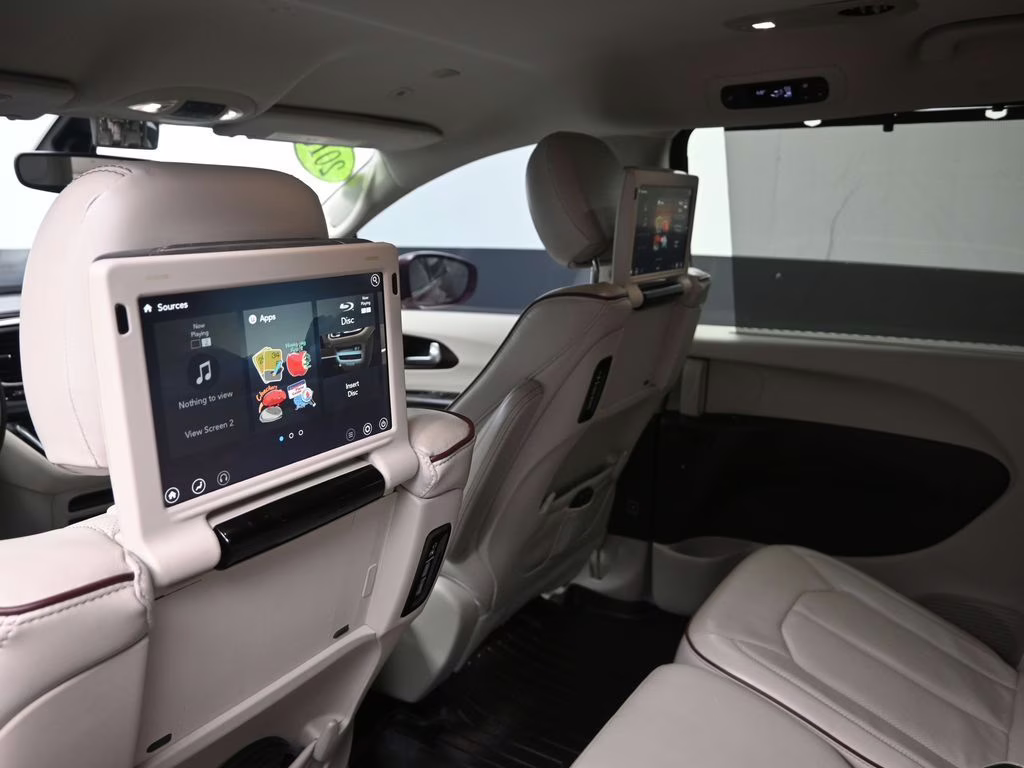 2018 Velvet Red Pearlcoat Chrysler Pacifica Limited FWD Van