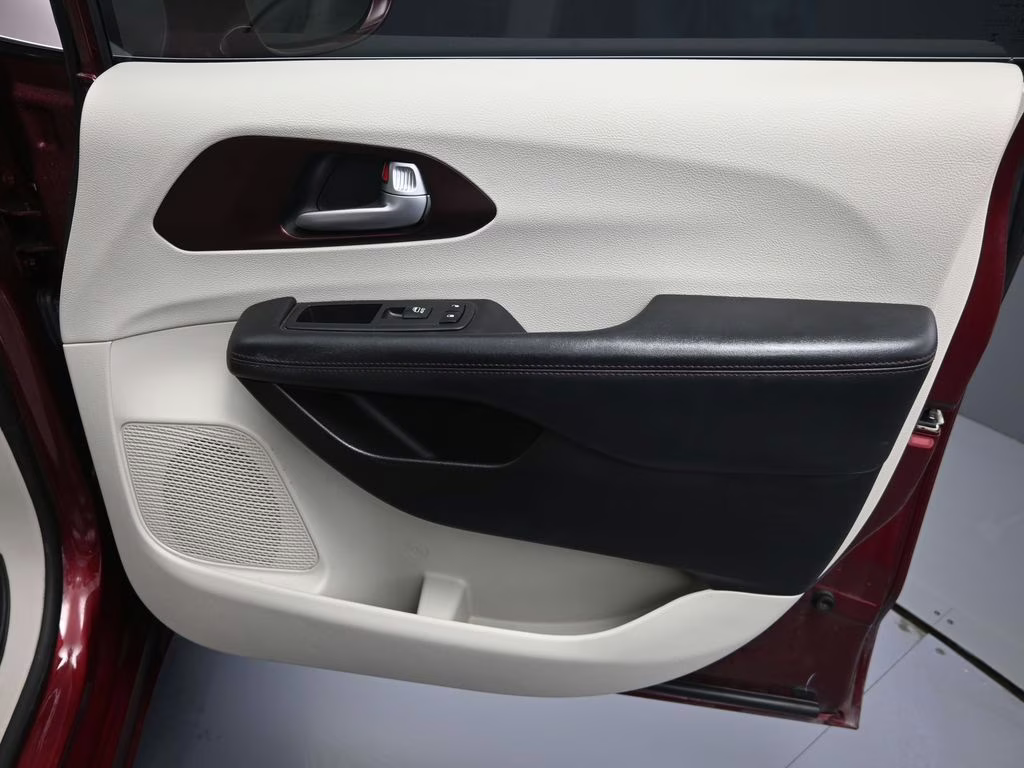 2018 Velvet Red Pearlcoat Chrysler Pacifica Limited FWD Van