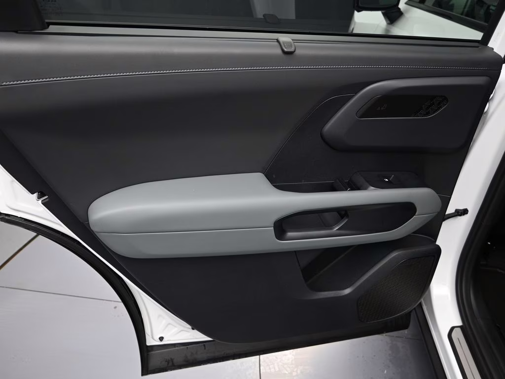 2027 Glacial White Pearl Kia Telluride Hybrid X-Line SX AWD SUV