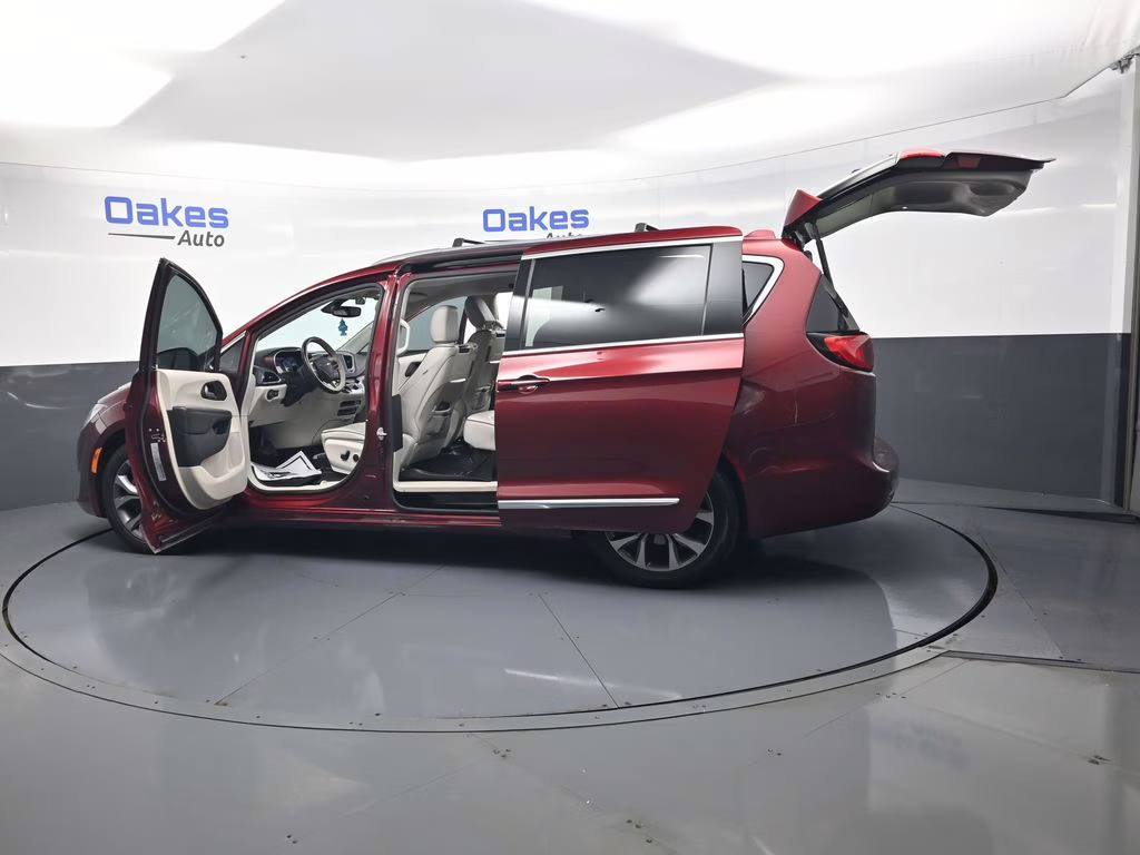 2018 Velvet Red Pearlcoat Chrysler Pacifica Limited FWD Van