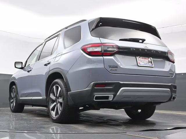 2024 Sonic Gray Pearl Honda Pilot Touring AWD SUV