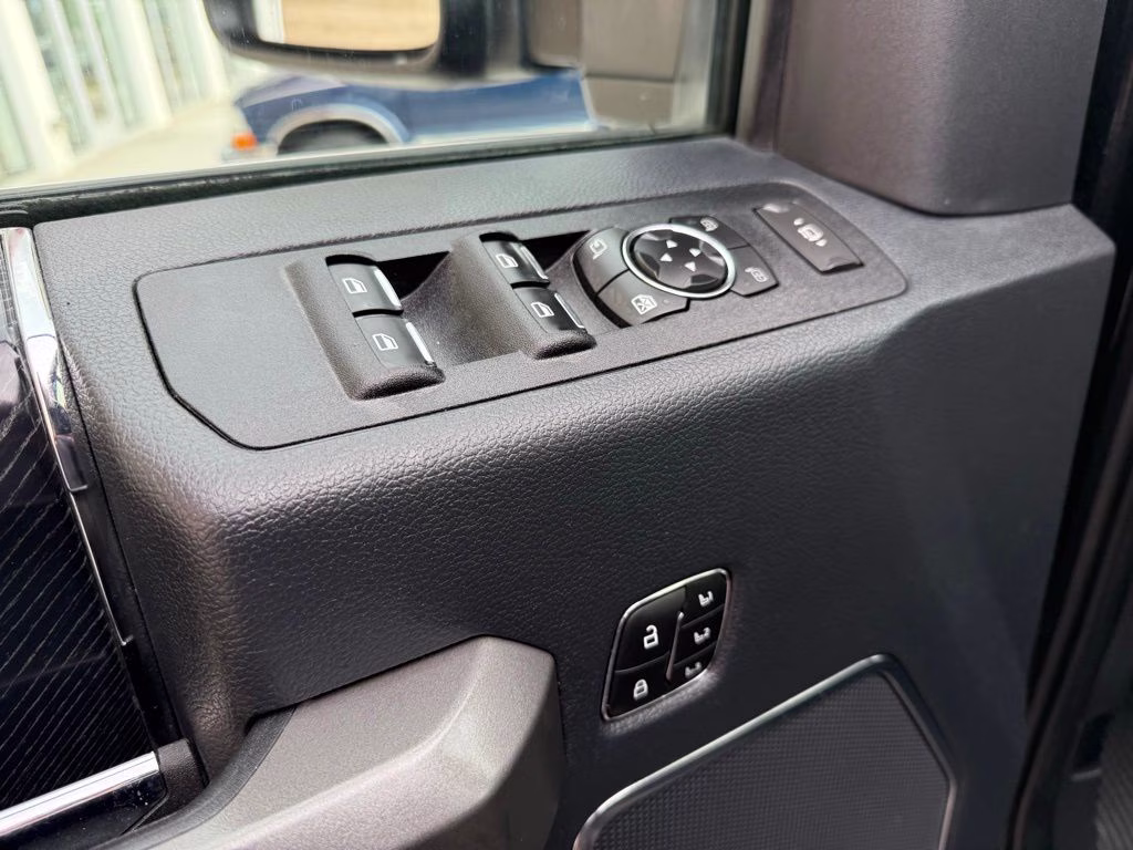 2022 Black Metallic Ford Super Duty F-250 SRW Platinum 4X4 Truck