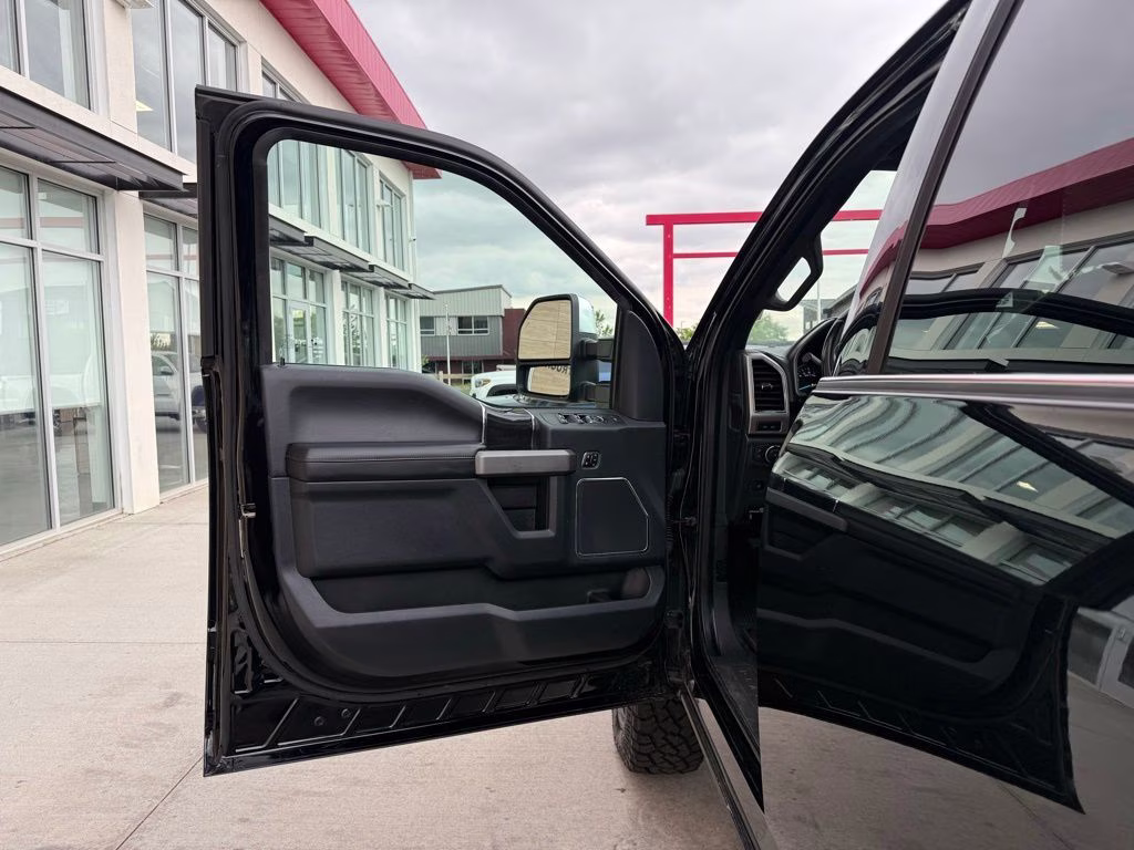 2022 Black Metallic Ford Super Duty F-250 SRW Platinum 4X4 Truck