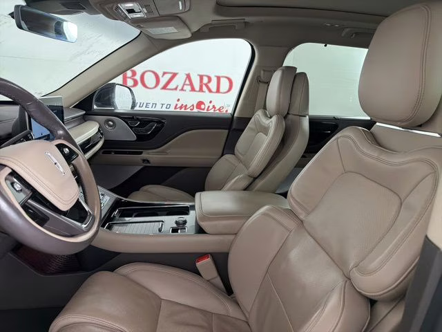 2022 White Metallic Lincoln Aviator Reserve RWD SUV