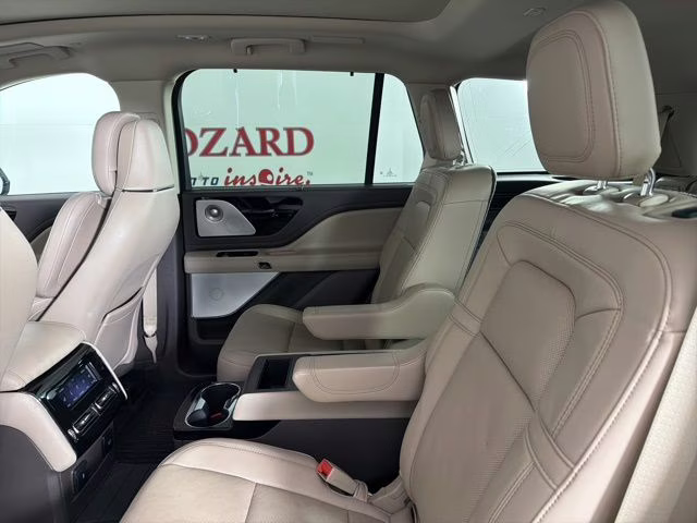 2022 White Metallic Lincoln Aviator Reserve RWD SUV