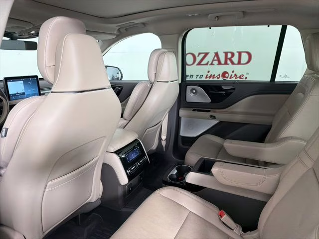 2022 White Metallic Lincoln Aviator Reserve RWD SUV