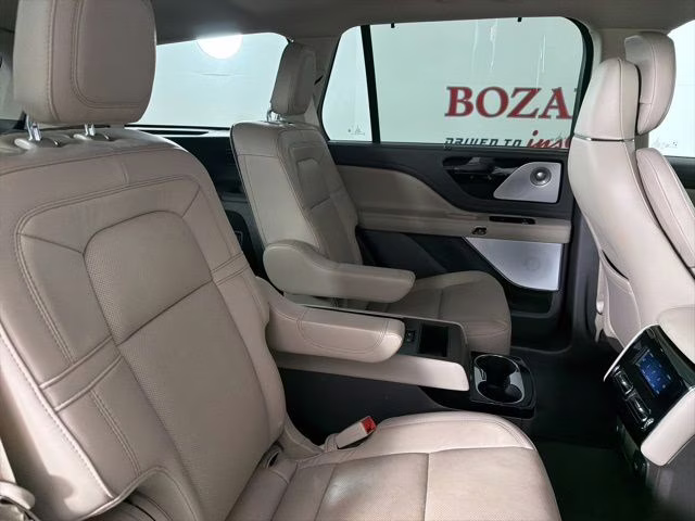 2022 White Metallic Lincoln Aviator Reserve RWD SUV