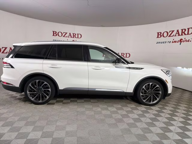 2022 White Metallic Lincoln Aviator Reserve RWD SUV