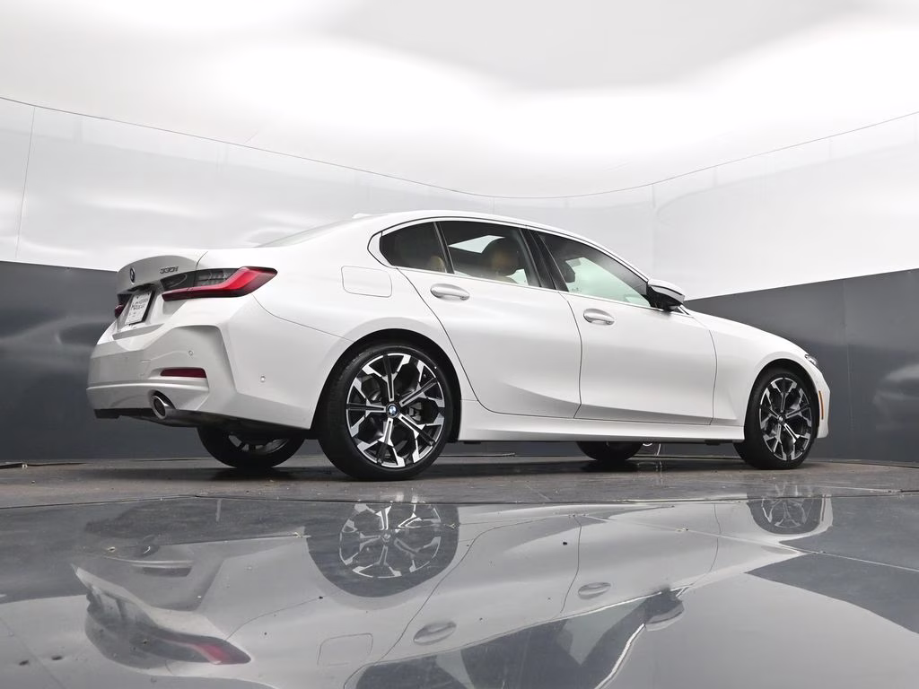 2025 Mineral White Metallic BMW 3 Series 330i RWD Sedan