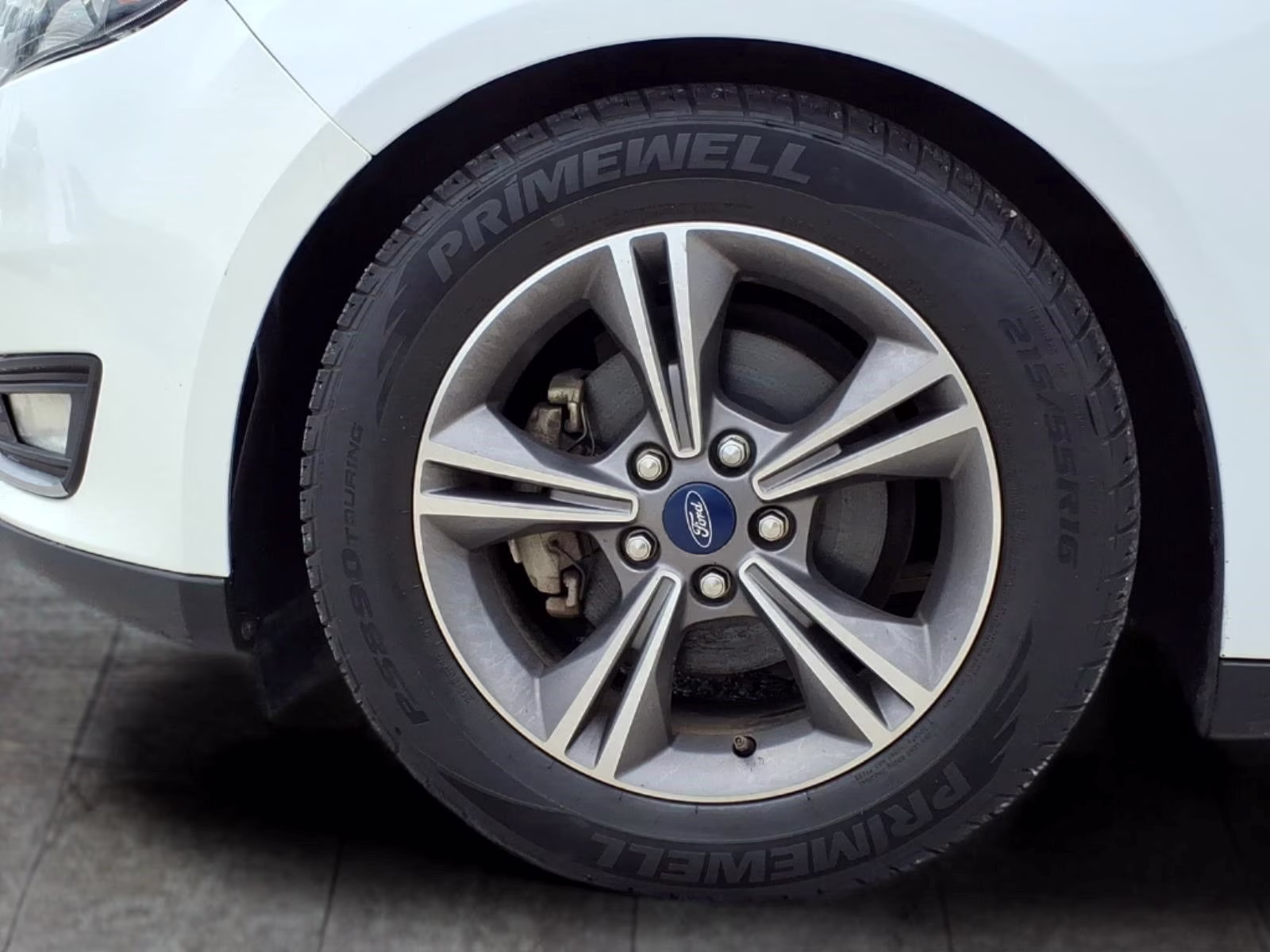 2018 Oxford White Ford Focus SE FWD Sedan