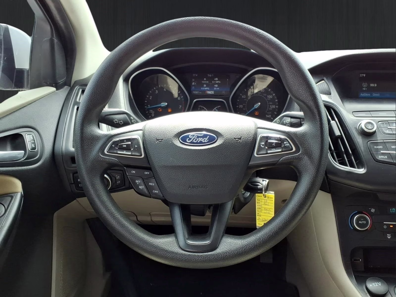 2018 Oxford White Ford Focus SE FWD Sedan