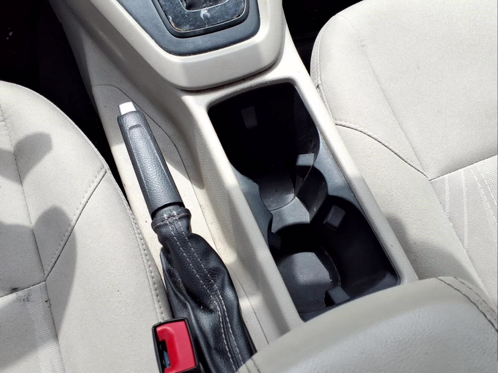 2018 Oxford White Ford Focus SE FWD Sedan
