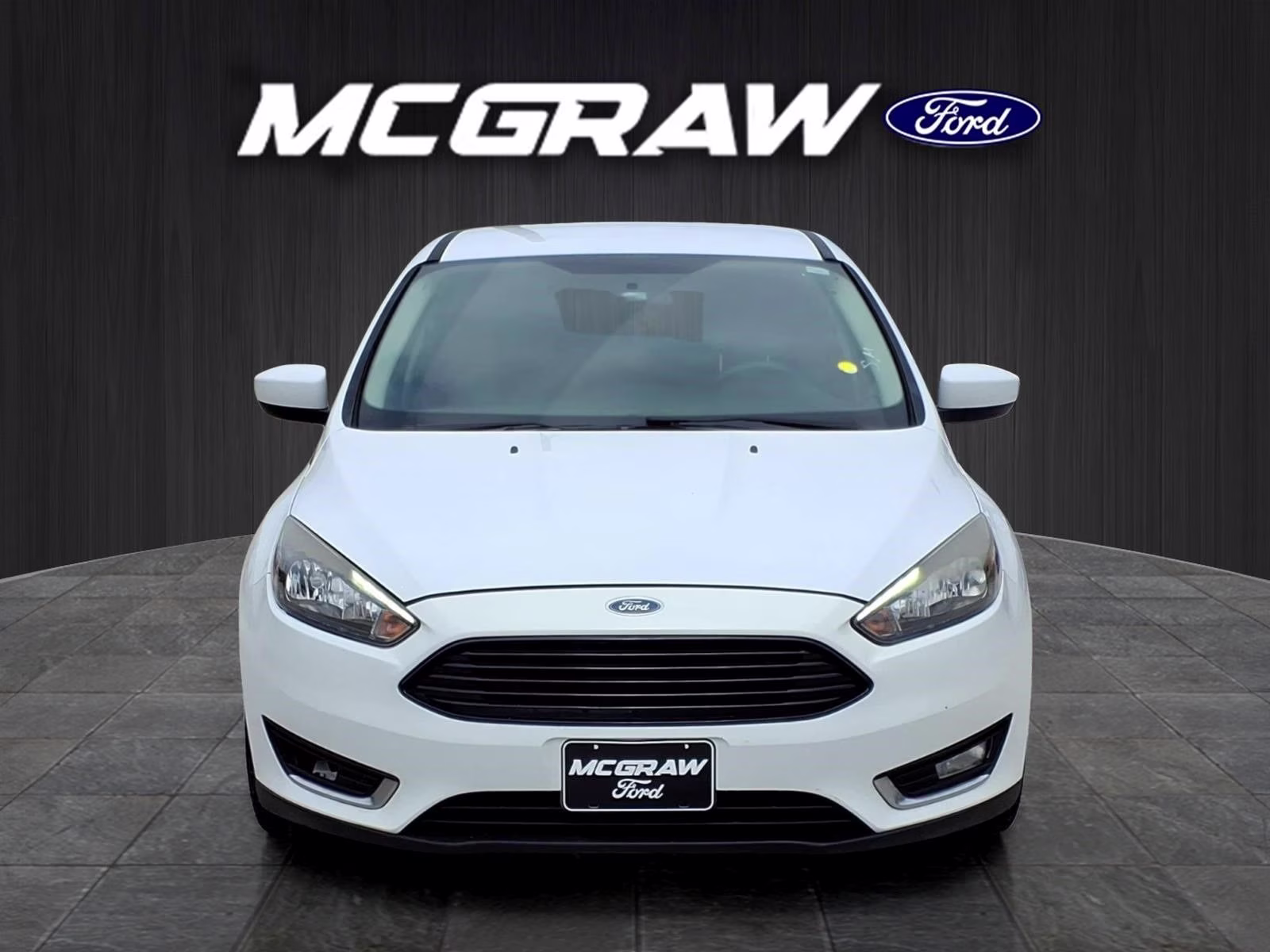 2018 Oxford White Ford Focus SE FWD Sedan