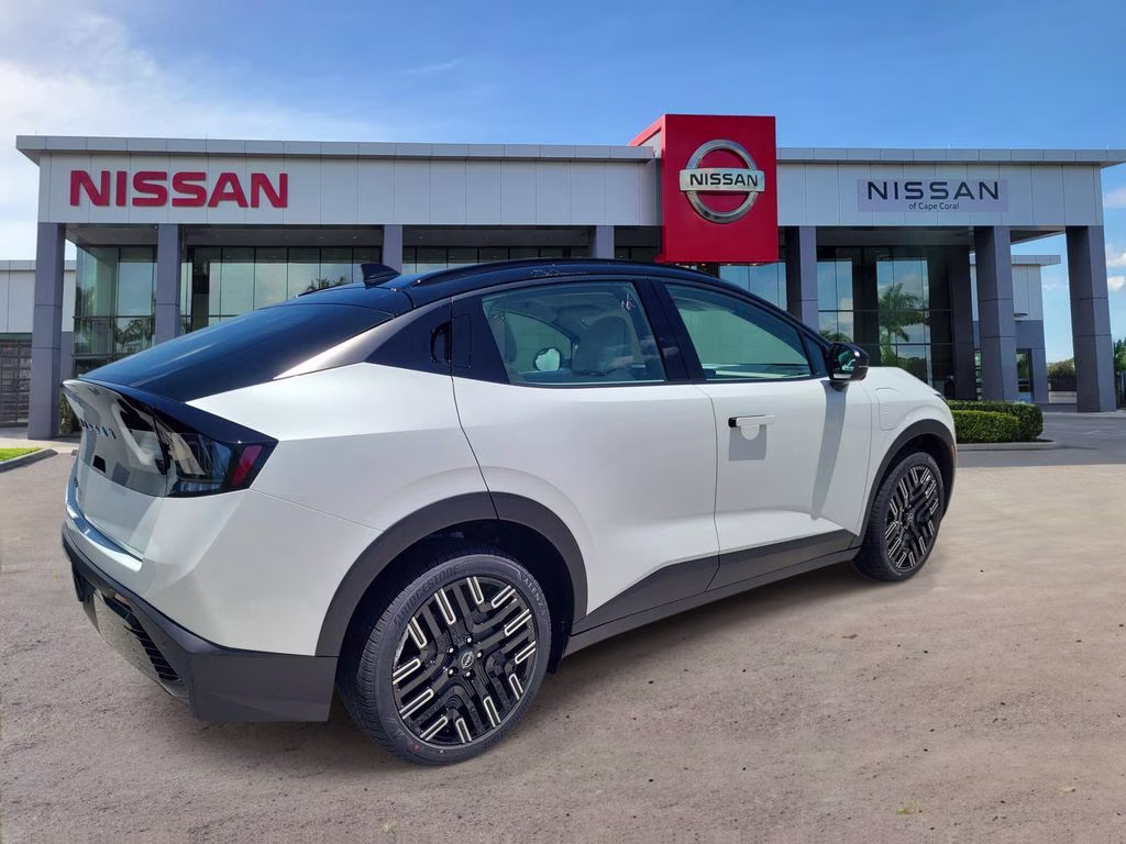 2026 Everest White Pearl/Black Nissan LEAF PLATINUM+ FWD SUV