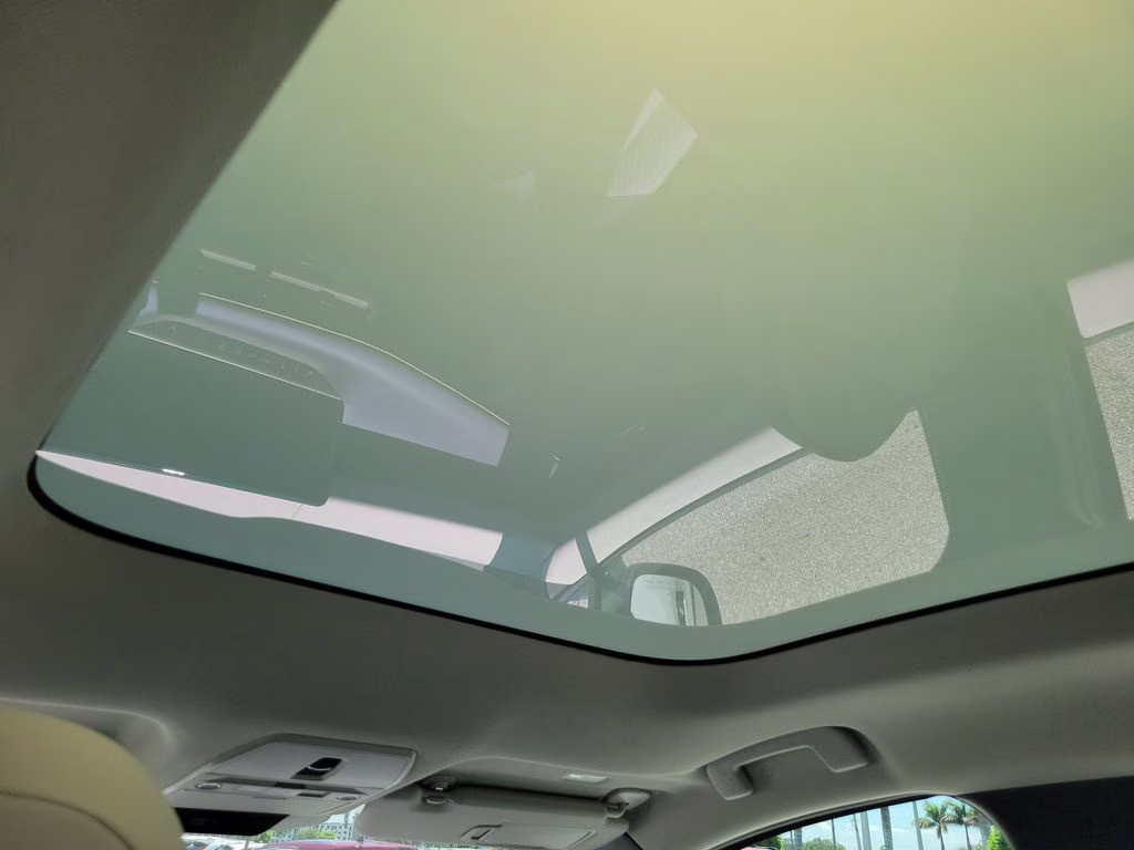 2026 Everest White Pearl/Black Nissan LEAF PLATINUM+ FWD SUV