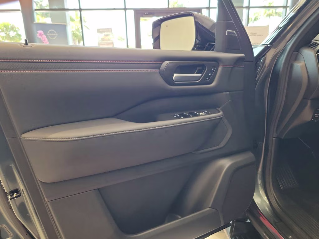 2026 Alpine Metallic/Super Blk Nissan Armada PRO-4X 4X4 SUV