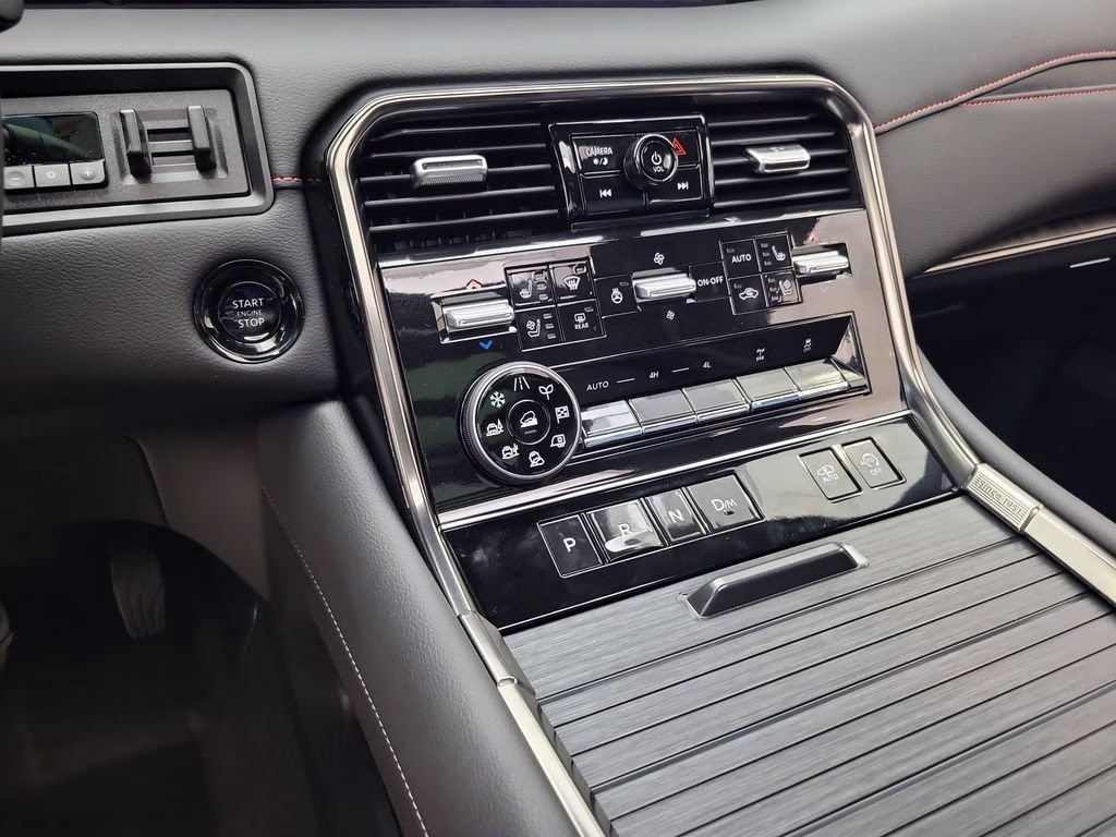2026 Alpine Metallic/Super Blk Nissan Armada PRO-4X 4X4 SUV