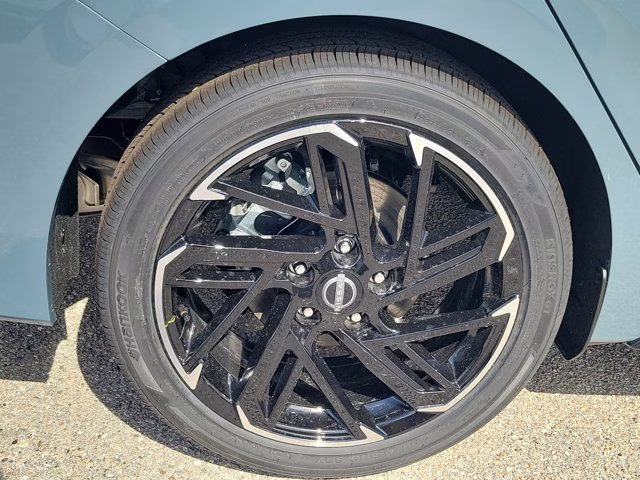 2026 Atlantic Gray/Super Black Nissan Sentra SR FWD Sedan