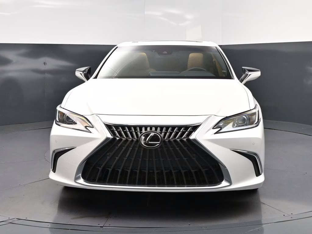 2024 White Pearl Lexus ES 250 AWD Sedan