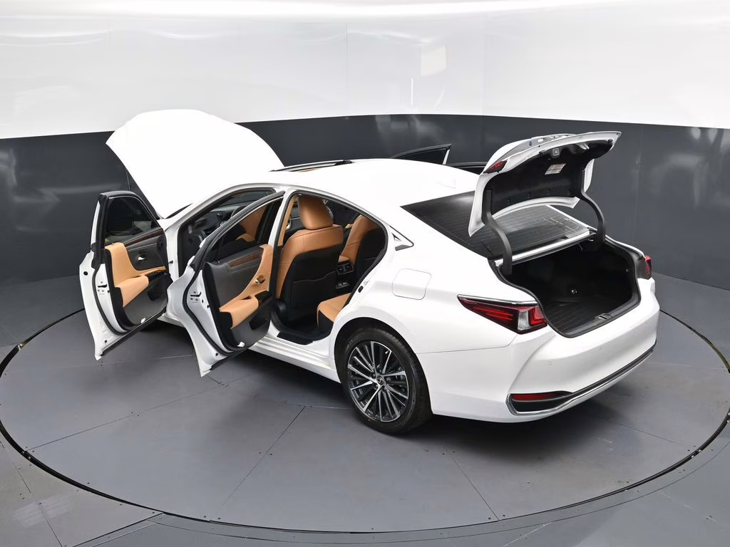2024 White Pearl Lexus ES 250 AWD Sedan