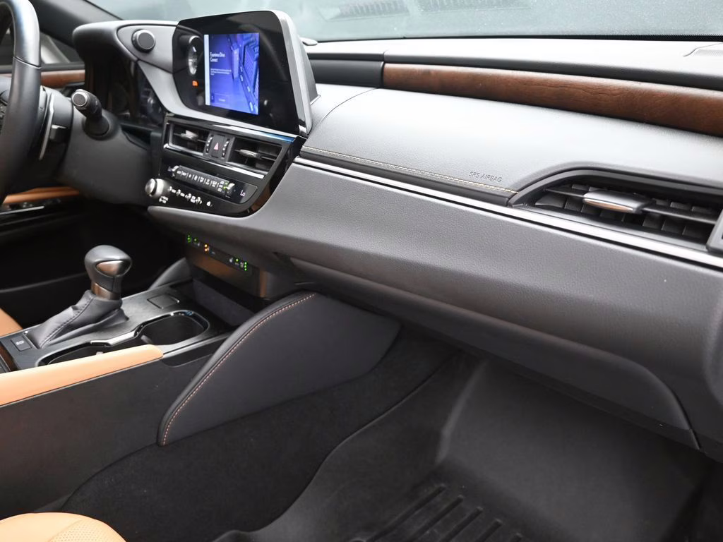 2024 White Pearl Lexus ES 250 AWD Sedan