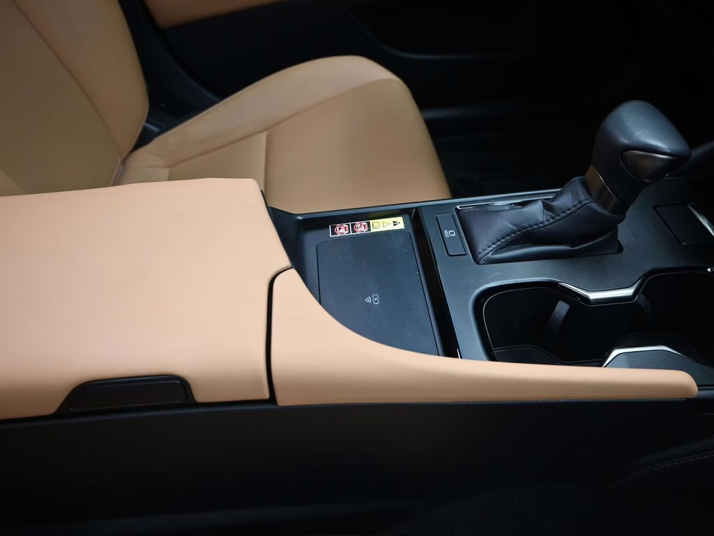 2024 White Pearl Lexus ES 250 AWD Sedan