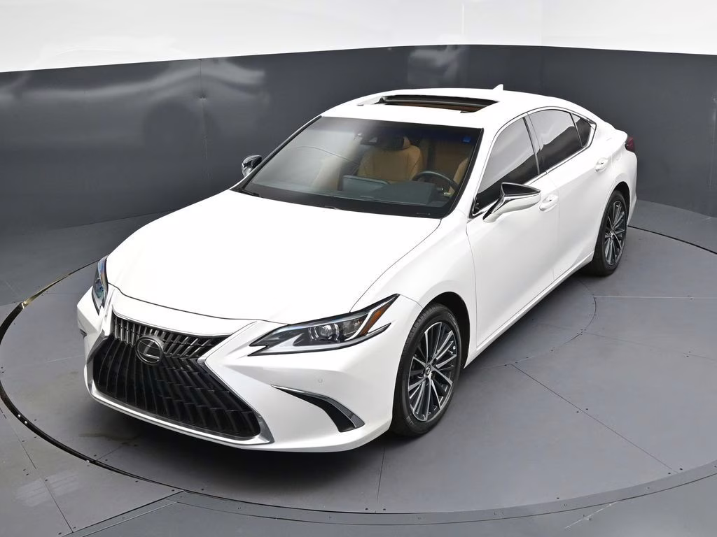 2024 White Pearl Lexus ES 250 AWD Sedan
