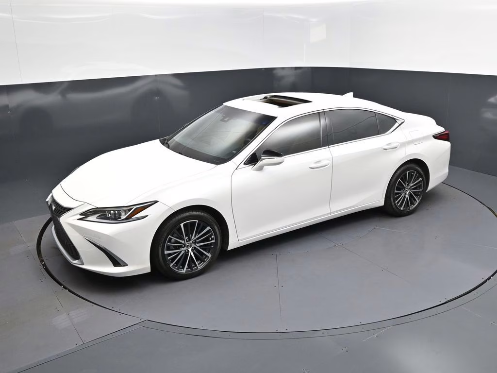2024 White Pearl Lexus ES 250 AWD Sedan