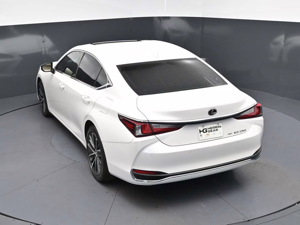 2024 White Pearl Lexus ES 250 AWD Sedan