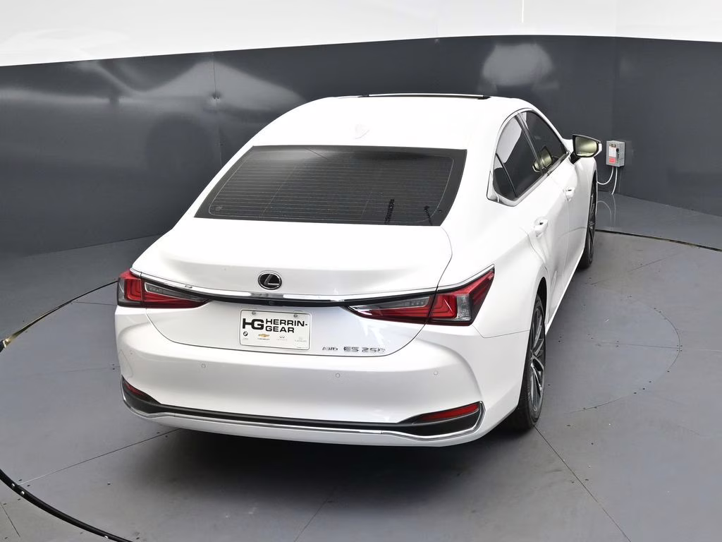 2024 White Pearl Lexus ES 250 AWD Sedan