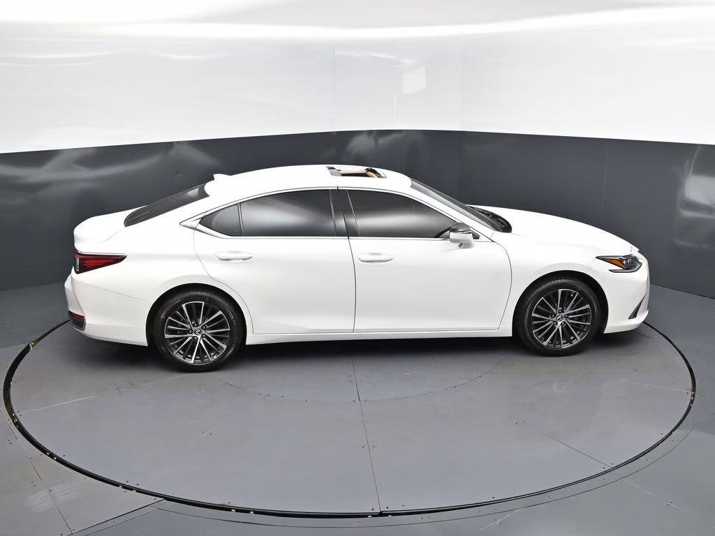 2024 White Pearl Lexus ES 250 AWD Sedan