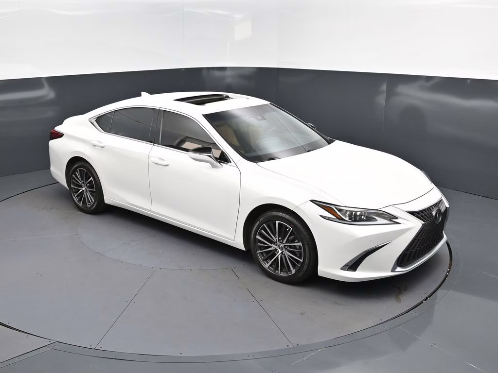 2024 White Pearl Lexus ES 250 AWD Sedan