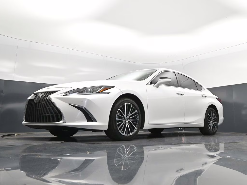 2024 White Pearl Lexus ES 250 AWD Sedan