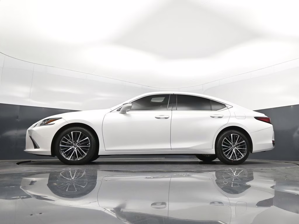 2024 White Pearl Lexus ES 250 AWD Sedan