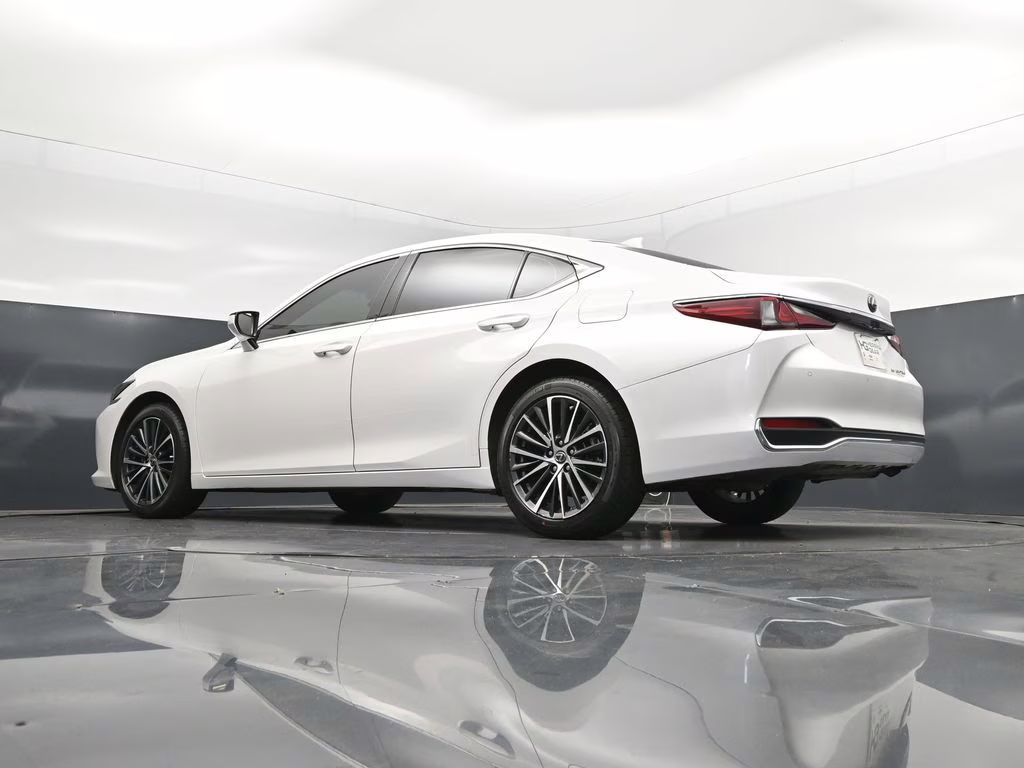 2024 White Pearl Lexus ES 250 AWD Sedan