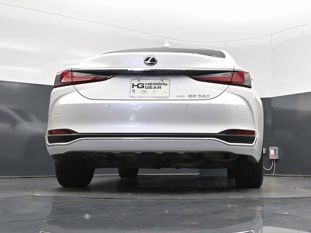 2024 White Pearl Lexus ES 250 AWD Sedan