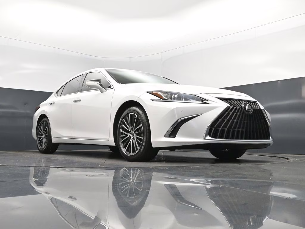 2024 White Pearl Lexus ES 250 AWD Sedan