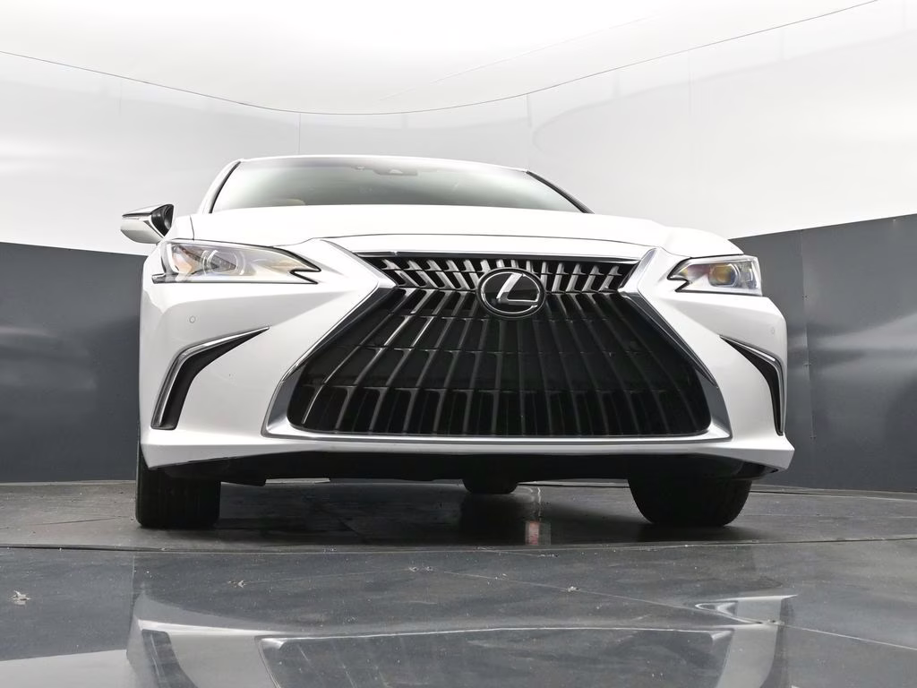 2024 White Pearl Lexus ES 250 AWD Sedan