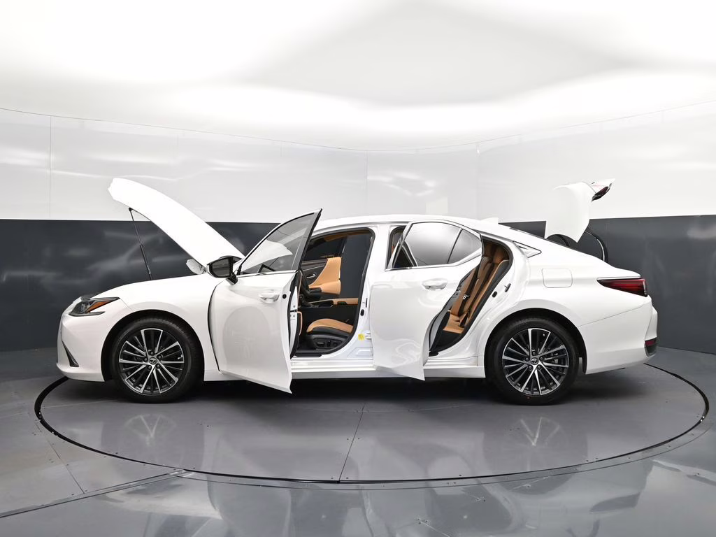 2024 White Pearl Lexus ES 250 AWD Sedan