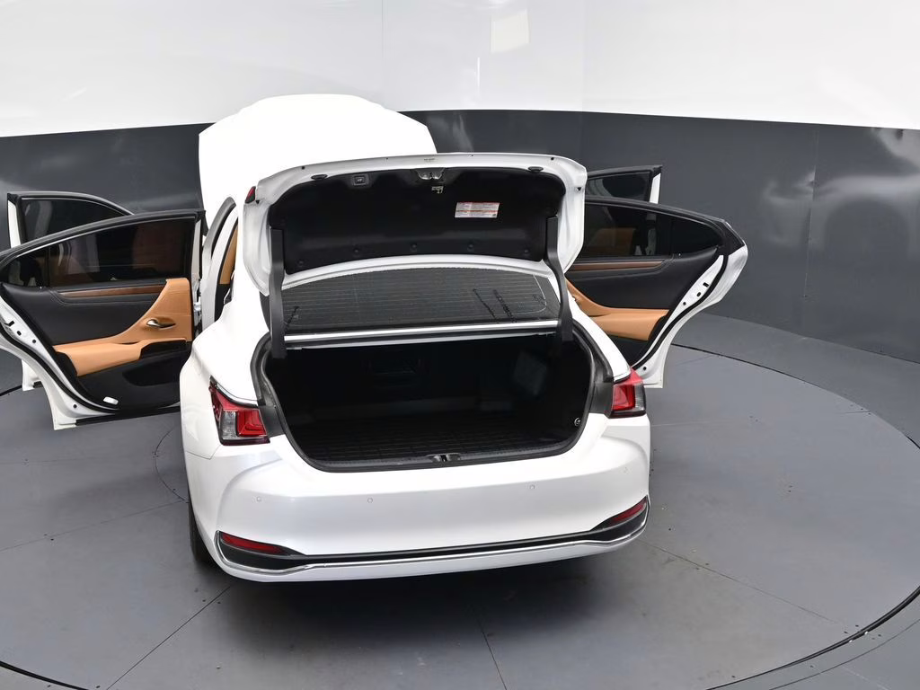 2024 White Pearl Lexus ES 250 AWD Sedan