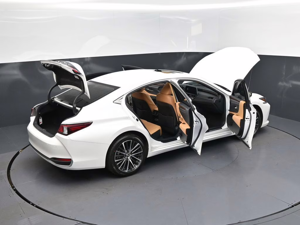 2024 White Pearl Lexus ES 250 AWD Sedan