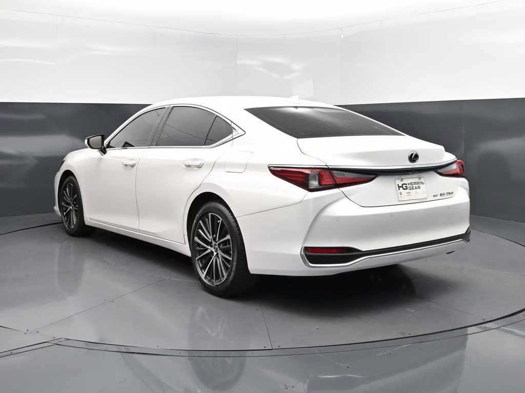 2024 White Pearl Lexus ES 250 AWD Sedan